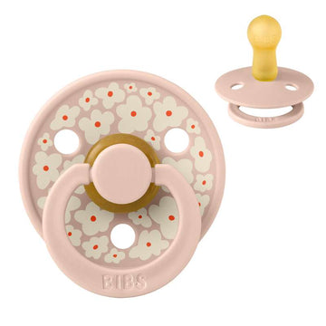 Bibs Rund Colour Napp - strl. 2 - naturgummi - Studio - Jasmine Field - Blush