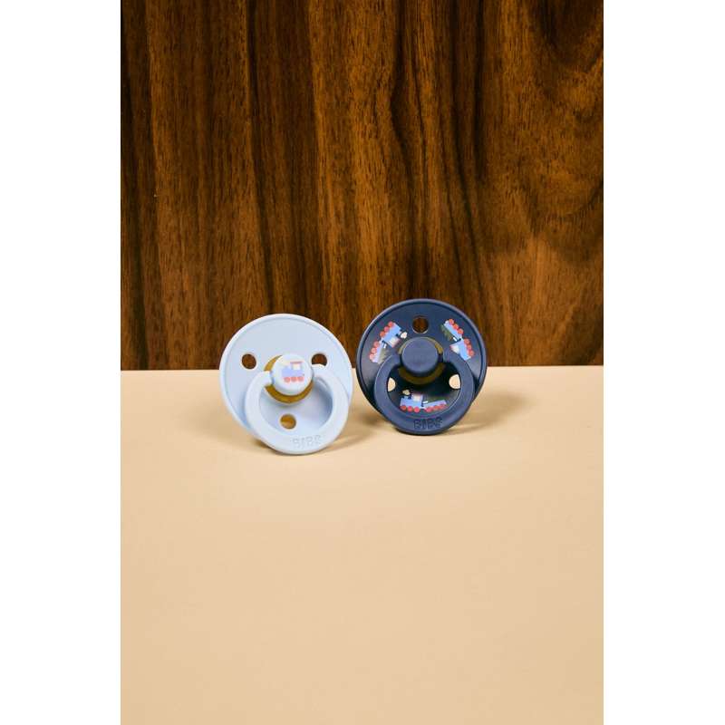 BIBS Rund Colour Sut - Str. 2 - Naturgummi - Holiday Train - Steel Blue