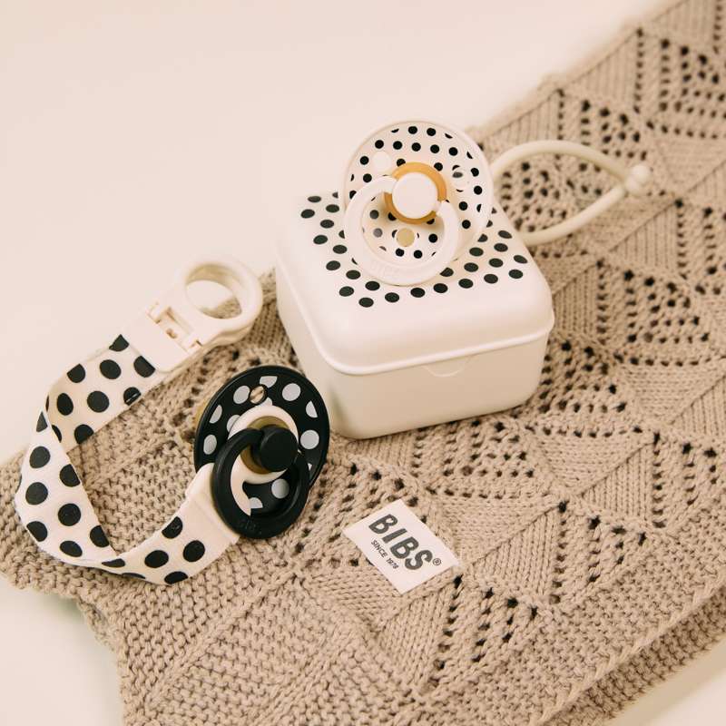 BIBS Babypresentset - Soothe & Go - strl. 2 - Polka Studio - Ivory/Black 